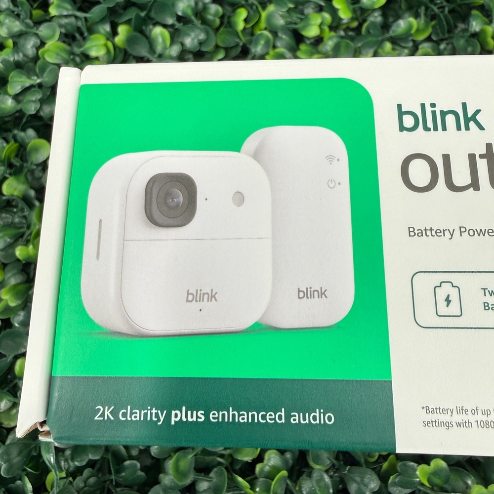 Blink Outdoor 2K+ Smart Security Camera 1-Camera System White BCM00900U - Picture 2 of 7